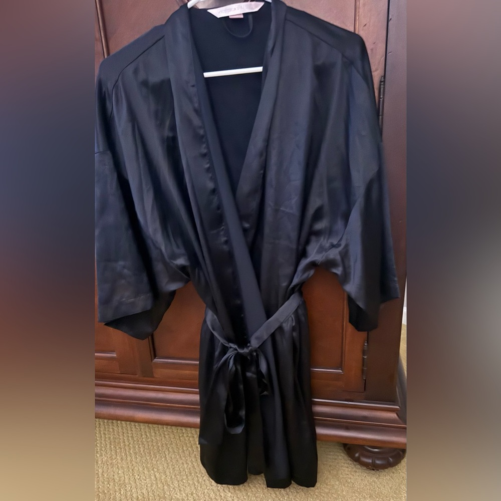 Excellent Condition Victoria’s Secret One-Size Black Polyester Short Robe